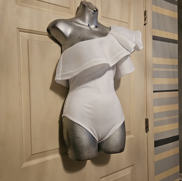 Ritzy Ruffle Bodysuit - Picture 8 of 8